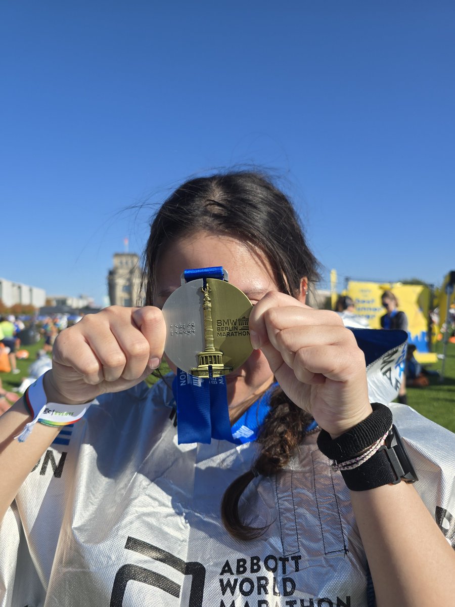 tahujebrot's tweet photo. Yeaayy! Official finisher!! 🥹🥹🥹🫰🏻 #berlinmarathon #vfm https://t.co/NTruiEu0gq