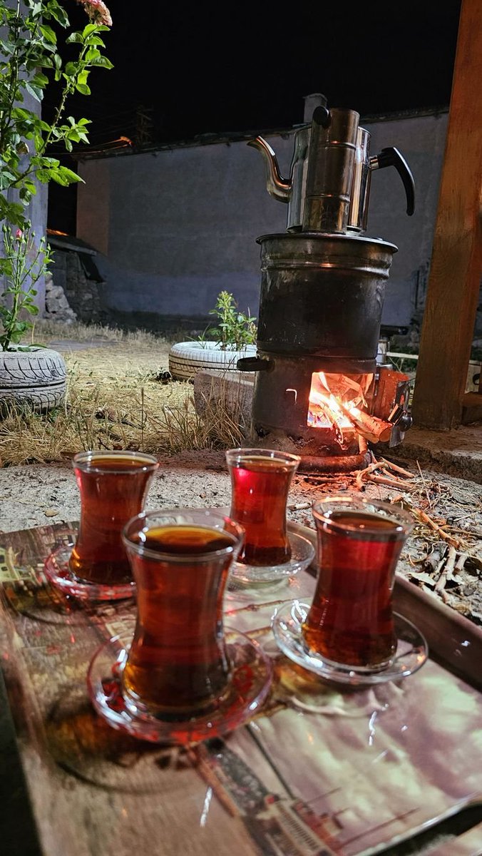 elf_imss's tweet photo. Ben bu dünyada yalnız çay içmeyi sevdim 😅☕ hemde demlisinden🫠 https://t.co/oafvVw6gQn