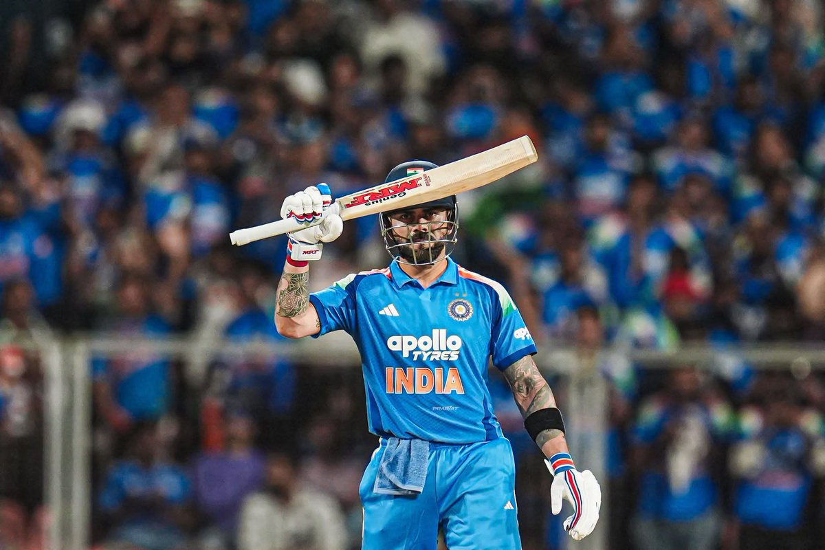 BuzzCraze_3842's tweet photo. On one side, there's the king of the rich who scores centuries, even if it's on his home ground. On the other side, there's the king of us poor fans, who can't score runs at home—and can't even get going in domestic cricket 😭
#ViratKohli #BabarAzam https://t.co/bOquSBBMRb