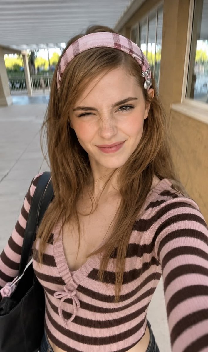 OfficialEmm4's tweet photo. What country are you seeing this post from USA 🇺🇸 drop your comment and follow me 🥰😍 https://t.co/9Rvz16DsjX