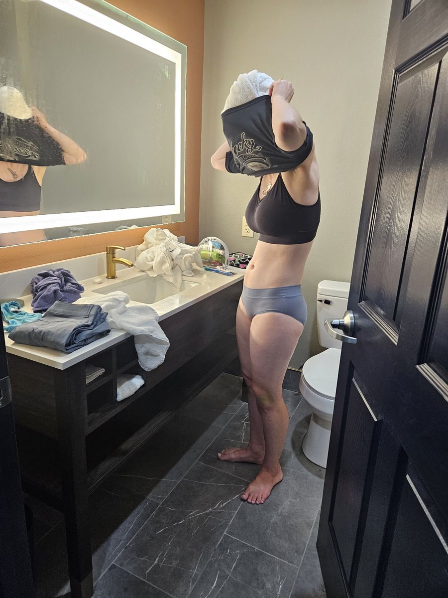 CaringsSharing3's tweet photo. Anonymous submission 🚨 
Gf shared 🤩 Nice tits!
#exposed https://t.co/F4WIHwzTCM