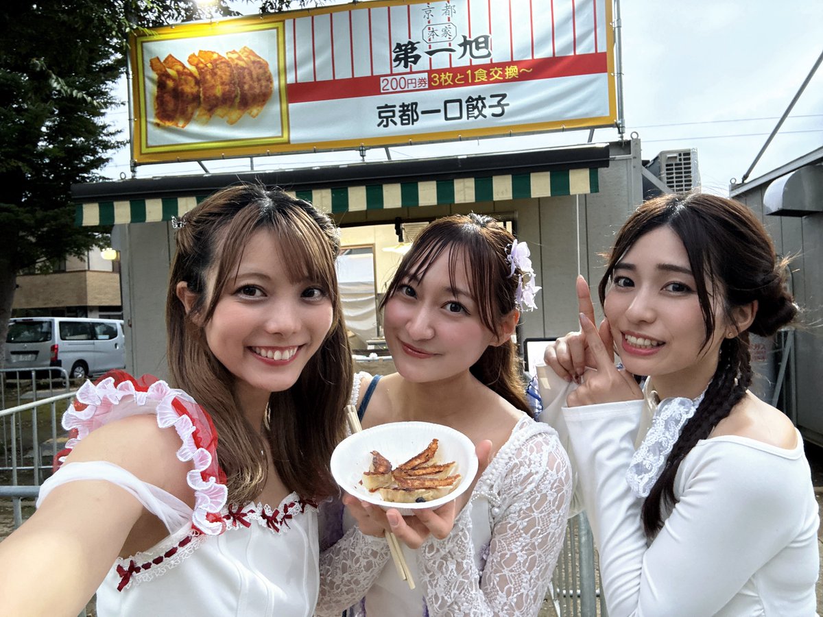 _997pupu_'s tweet photo. #餃子からあげ祭り たくさんLIVEを盛り上げてくれ本当にありがとうございます🥹✨
#茜紬うた ちゃんと一緒にコラボできてはっぴーでした🌸懐かしかったかな?楽しすぎた💦
第二陣!全店舗いただきました🙏🥟🍜🍗
心もお腹も満たされました^_^
来週もAmphoriaお邪魔します🏃♂️➡️💜
#Amphoria https://t.co/VMZG0pPoTY