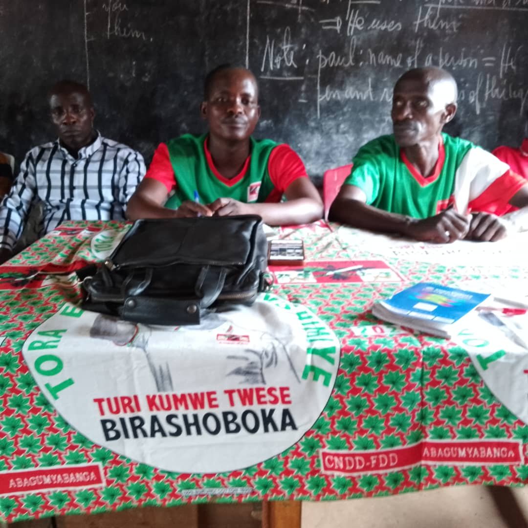 KikotiOnes11685's tweet photo. #CNDD-FDD MUHUTA
#ZONE MAGARA
Umutekano ni karahara muruganda ntibacura #SZ_MAGARA #DANIEL
Kuruyu wa mungu 27/09/2027 Umunyamabanga y'umugambwe CNDD-FDD Muri ZONE MAGARA yakoreye Imana Y Umutekano mugacimbiri #TARA kari Kumutumba wa #MUGENDO https://t.co/CBYd1VzQag