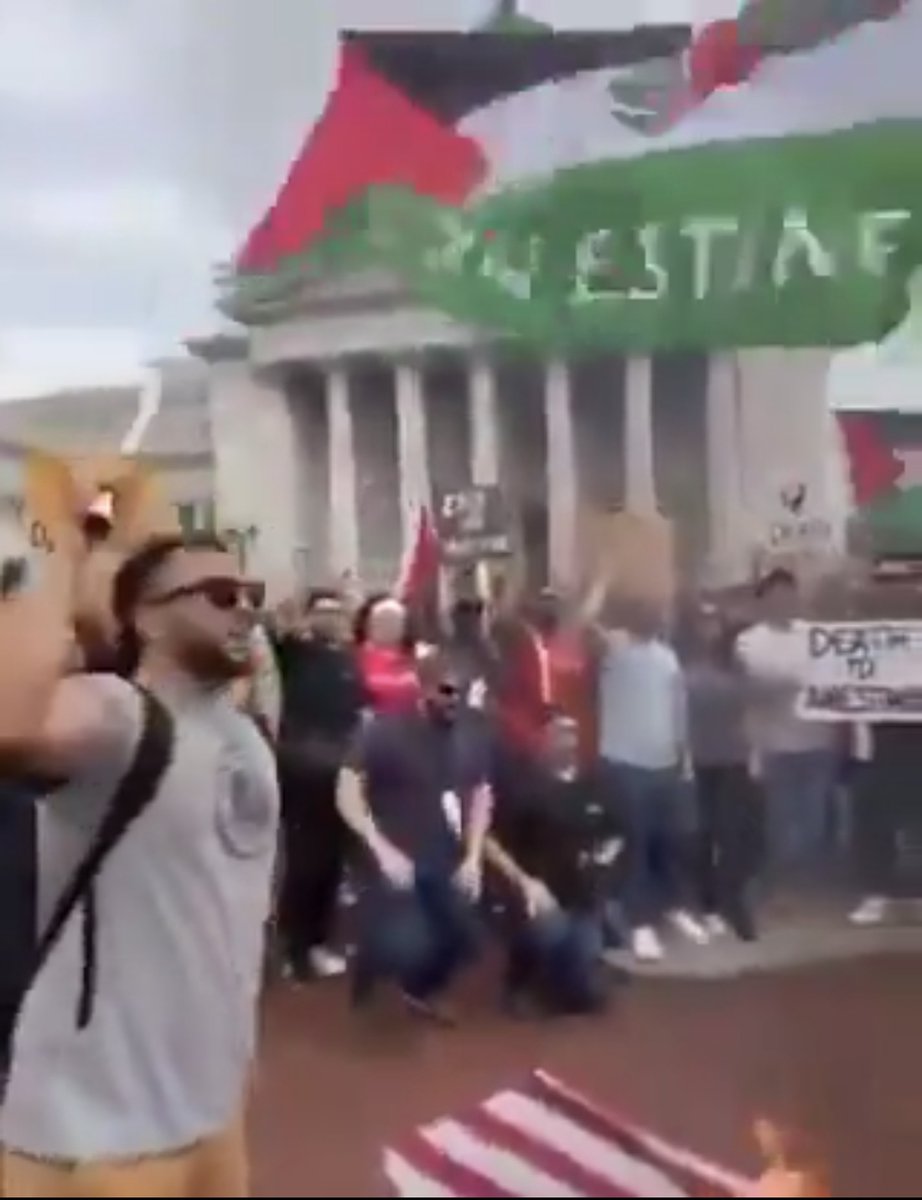 DavidJHarrisJr's tweet photo. Do you agree that Islamist extremists who refuse to assimilate, chant “Death to America,” or burn our flag should be deported immediately? https://t.co/h7L4nsWNP6