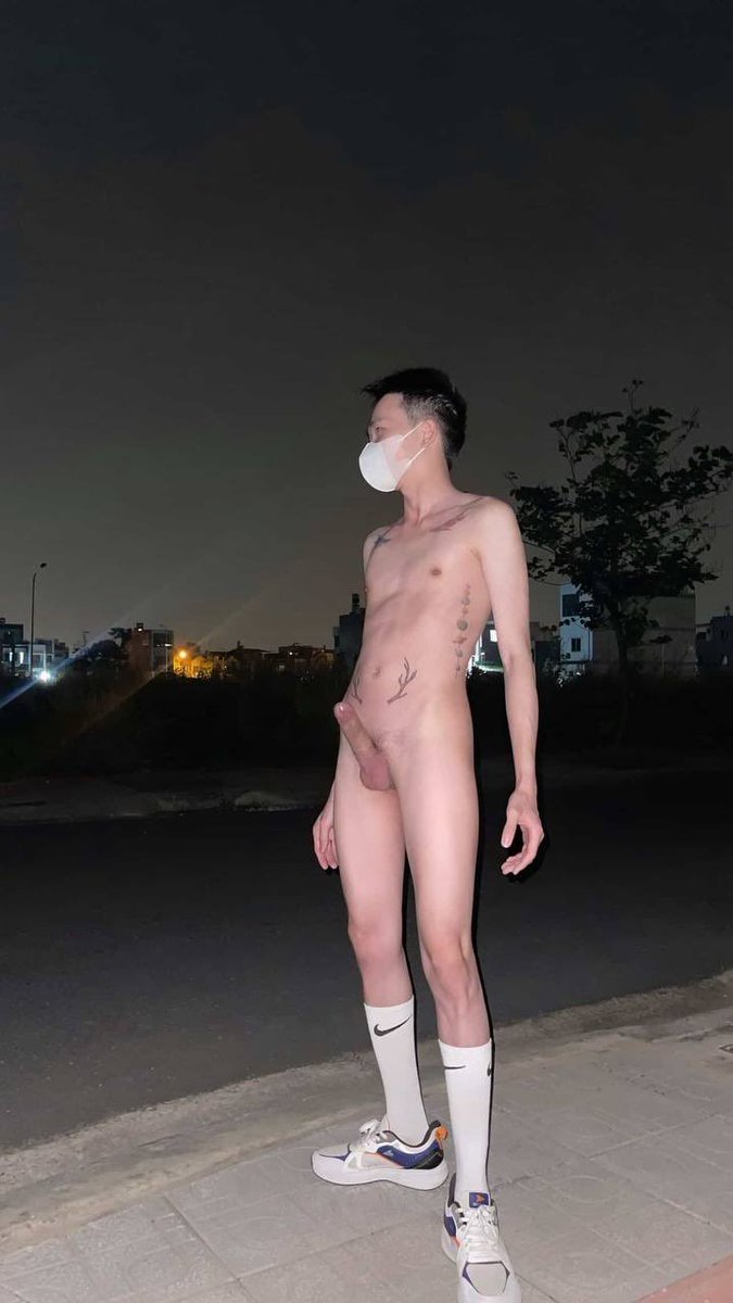 ttbmai2708's tweet photo. Con dog nào ở biên hoà thích được dắt đi dạo như này không ? https://t.co/rRSjGvbSFs