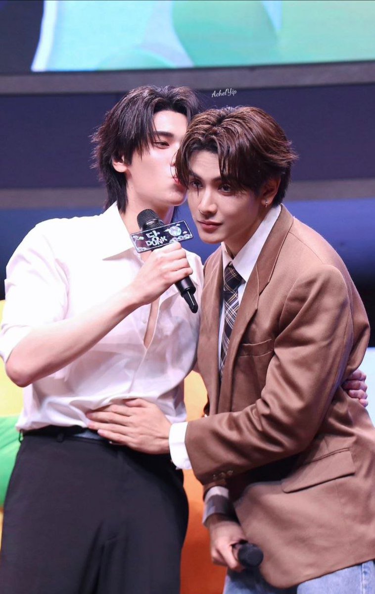 67joong_dunk67's tweet photo. Archen, did you feel it? The baby kicks really well, huh? https://t.co/Sm9IWkbWnx