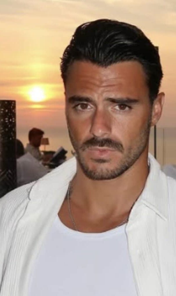 MichouLeVoyou13's tweet photo. Je n’est jamais connue une quelconque #OceaneElHimer 😂😂 #BenjaminSamat refuse tournois de venir en aide à son ex incarcéré à #Dubai 😂😂😂 https://t.co/xLVyvpikGY