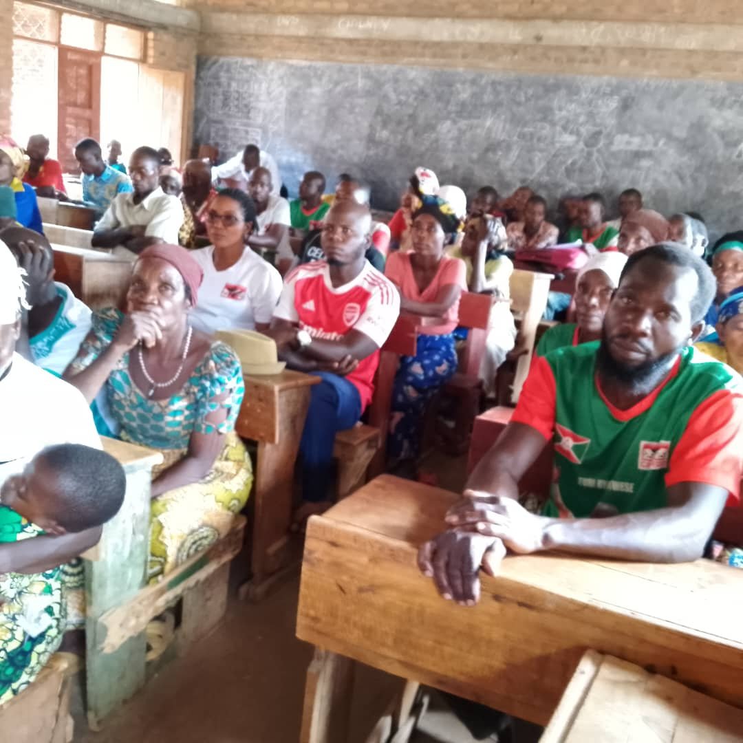 KikotiOnes11685's tweet photo. #CNDD-FDD MUHUTA
#ZONE MAGARA
Umutekano ni karahara muruganda ntibacura #SZ_MAGARA #DANIEL
Kuruyu wa mungu 27/09/2027 Umunyamabanga y'umugambwe CNDD-FDD Muri ZONE MAGARA yakoreye Imana Y Umutekano mugacimbiri #TARA kari Kumutumba wa #MUGENDO https://t.co/CBYd1VzQag