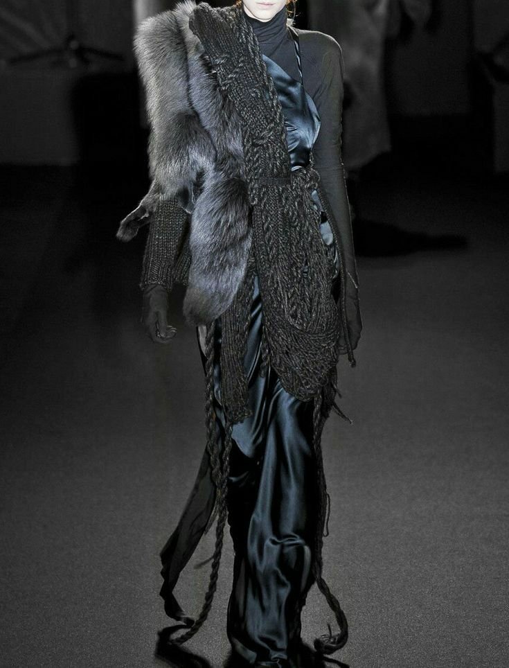 yssllvynn's tweet photo. A.F. Vandevorst Fall 2011 https://t.co/IdZISrQvDt