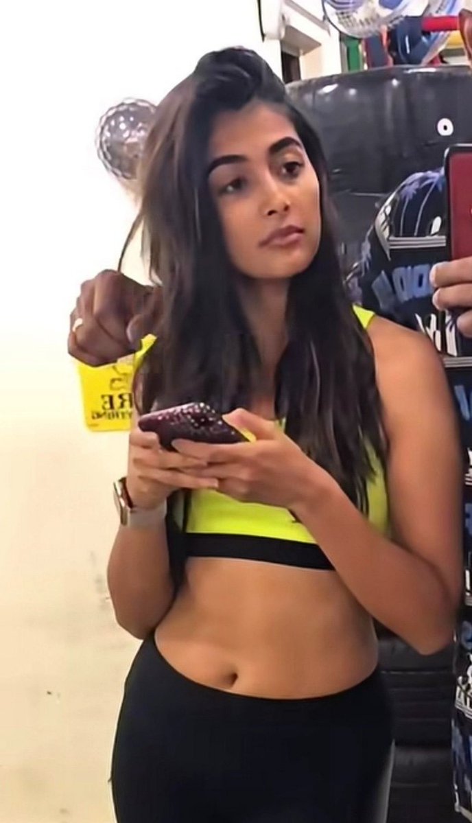 Poojahegdefanss's tweet photo. Pooja Hegde ❤️‍🔥 https://t.co/uf5QorUBN4