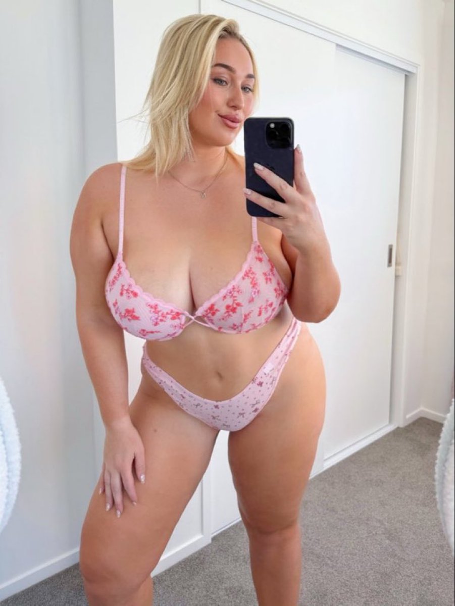 NoraDavis5688's tweet photo. Chubby or fat, which word fits me best? https://t.co/9U56UKtqrP
