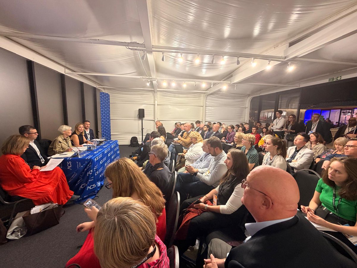 ACS_LocalShops's tweet photo. A packed room, a lively discussion, and one clear message: more needs to be done to #StopRogueTraders

Thank you to Ed Woodall, @melanie_onn MP, @DuncanStephens9, Debbie Robinson, and Kate Green for dedicating their time and expertise this afternoon at @UKLabour party conference https://t.co/Z6iJ8afUug