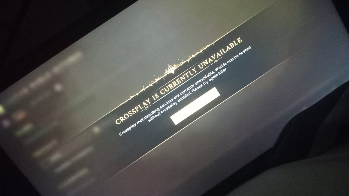 Inmyve1ns's tweet photo. @RSDragonwilds @thatboydrew92 I am in the last versio, we all are and still it shows me this message whenever I want ti create a world with cross play enabled: 
And yes I went to settings and it shows me it is available but still it's imposible t play https://t.co/wflXQezBKQ