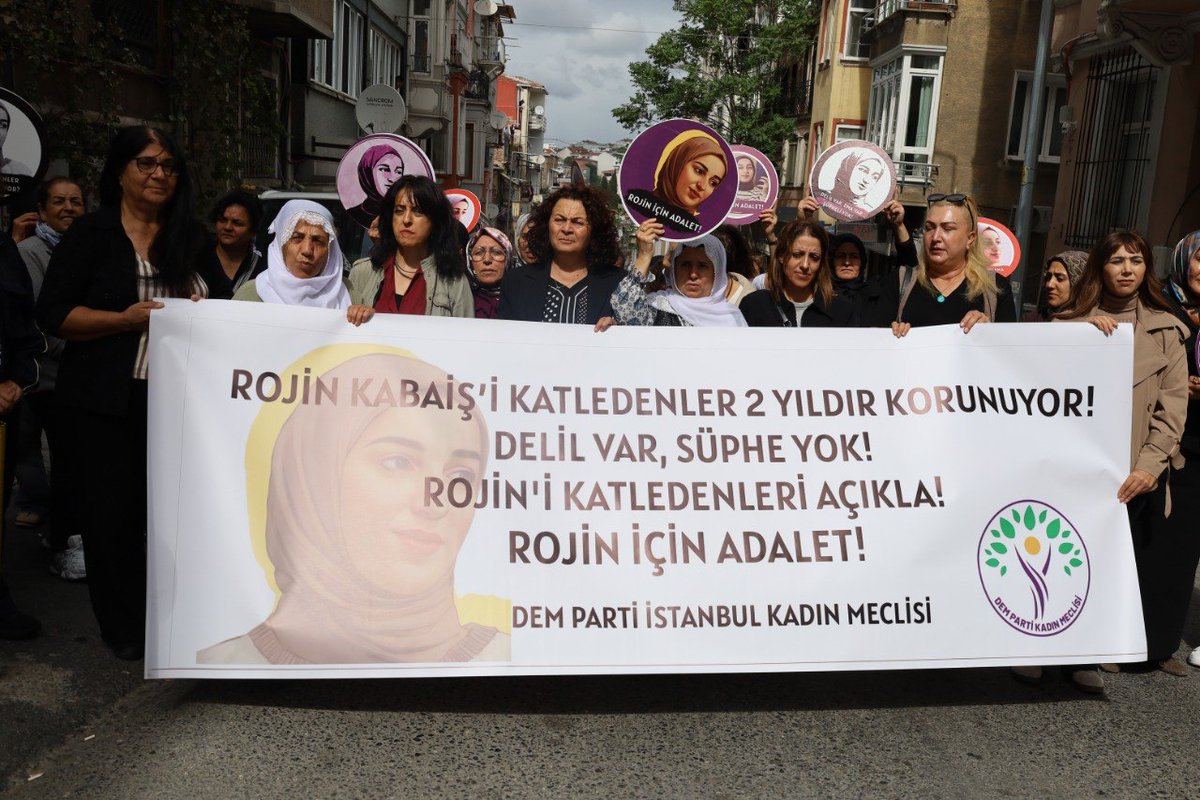 DemPartiKadin's tweet photo. Kadın Meclisimiz: Rojin Kabaiş’in failleri açığa çıkarılmalı

Kadın Meclisimizin katılımıyla,Van’da şüpheli bir şekilde yaşamını yitiren Rojin Kabaiş için adalet talebiyle birçok kentte açıklamalar gerçekleştirildi.
https://t.co/O1DhWKAlnF