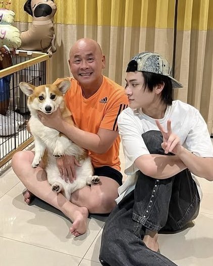 kh1ovele's tweet photo. คู่แข่งแย่งมรดกเฮียไทย 🐶👦🏻✨🤏🏻 https://t.co/yY2jIdrXk5