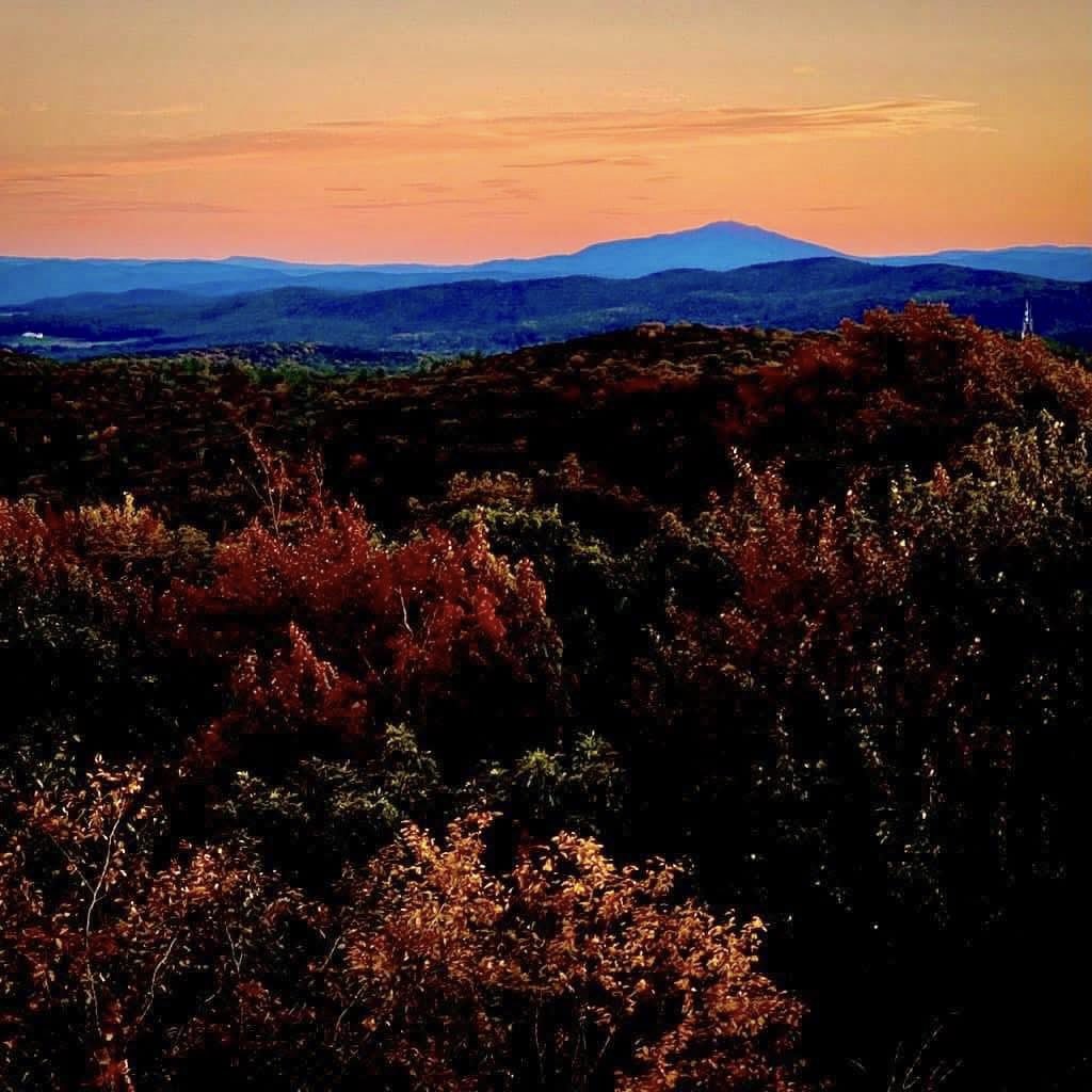 BryanMarquard's tweet photo. I took my second-best ever autumn foliage photo four years ago today at sunset atop the Gile Mountain fire tower in Norwich, Vt. -- that's Vermont's Mount Ascutney to the south. #autumn #vermont https://t.co/B7CYebtBTL