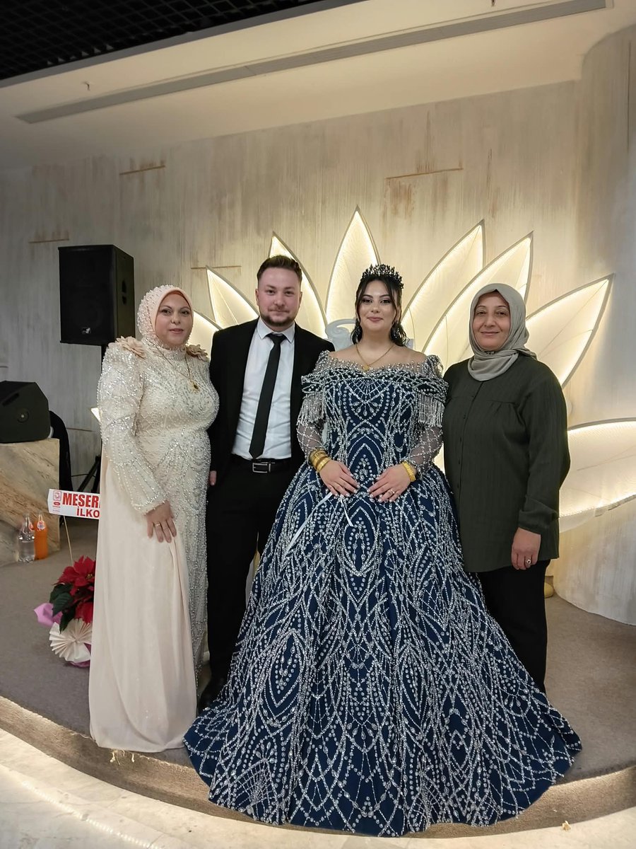 AkadinEskisehir's tweet photo. İl Kadın Kolları Yönetim Kurulu Üyemiz, Beyza ve Oğuzhan çiftimizin nişan merasimine katılım sağladı.

İnal ve Ayrancı ailelerini tebrik ediyor, genç çiftimize bir ömür boyu mutluluklar diliyoruz. https://t.co/Yesek7DJnL