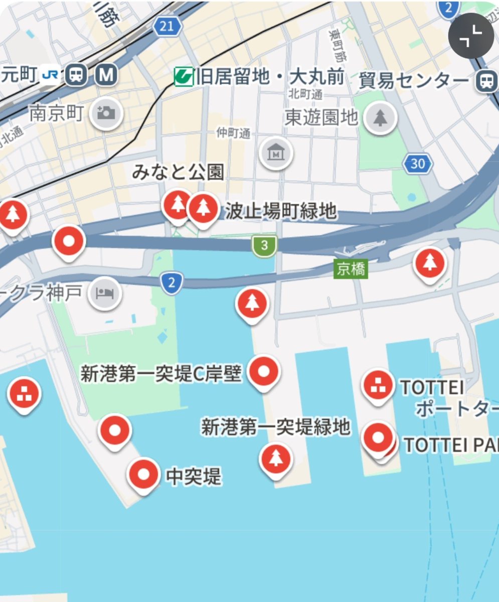 felicitekobe's tweet photo. 前澤さんのメガヨット「ナウシカ」が神戸港に来ているとXで見かけたので、さっき雨の中、メリケンパークまで見に行ったけど、第一突堤西側じゃなかった。。

ちなみに「風の谷のナウシカ」の漫画は全7巻。映画は原作の2巻あたりまで。最後までみないとナウシカの良さはわからない。 https://t.co/s9pmnPI6UT