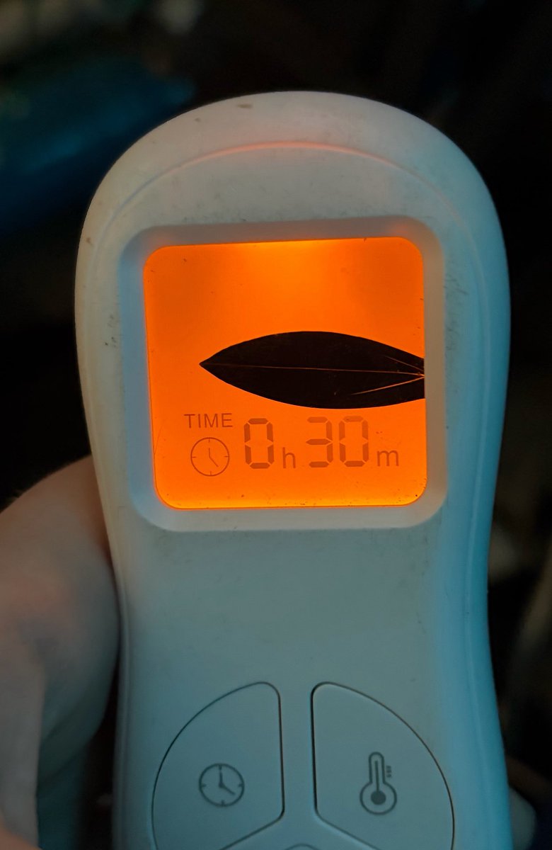 coffeessyrup's tweet photo. broken heating pad screen is spo,,,,, https://t.co/GHXsoqFqp5