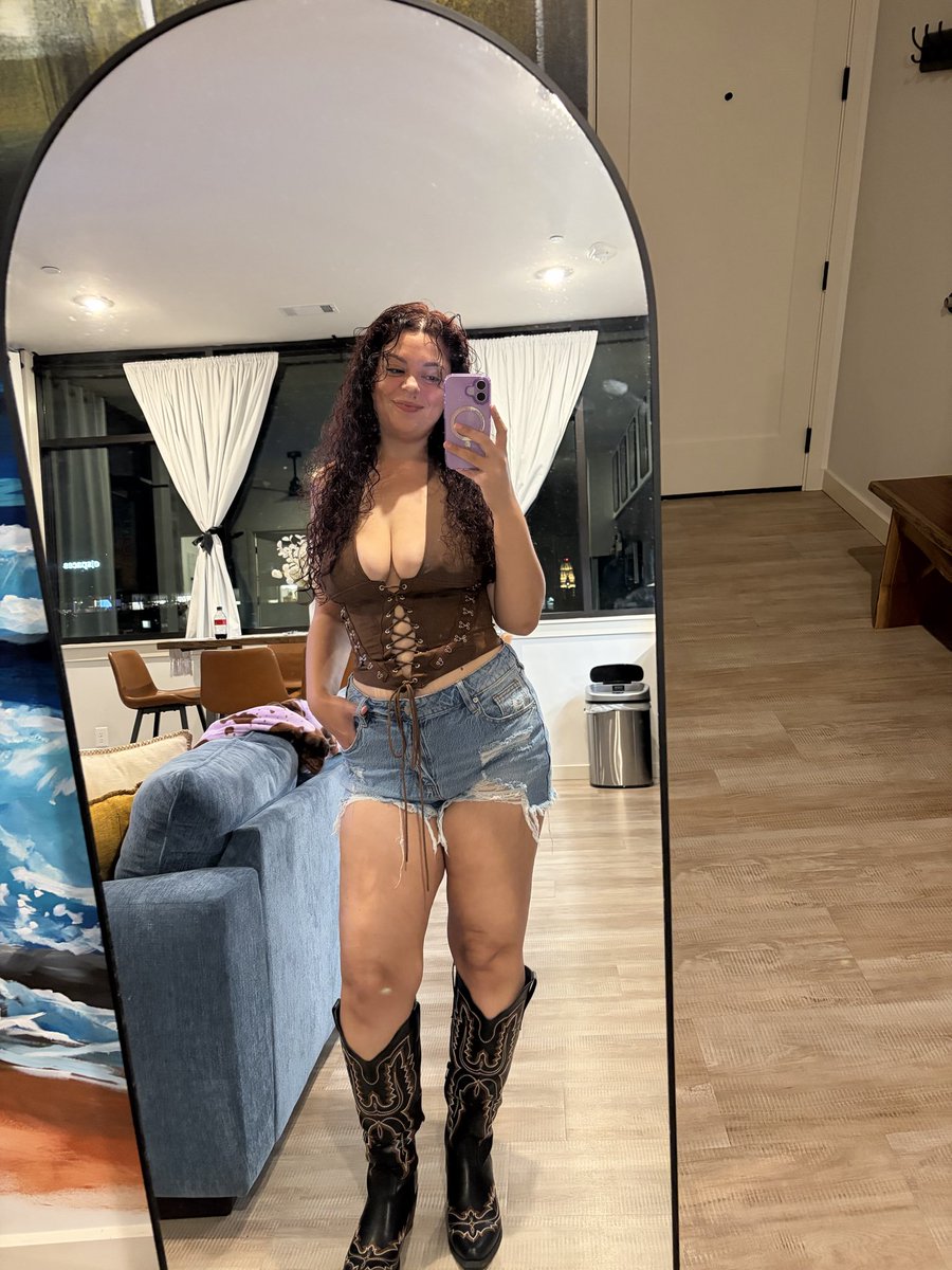 lexxxorcist_'s tweet photo. This is how hot I looked last night in case anyone wanted to know https://t.co/4cA197dBan