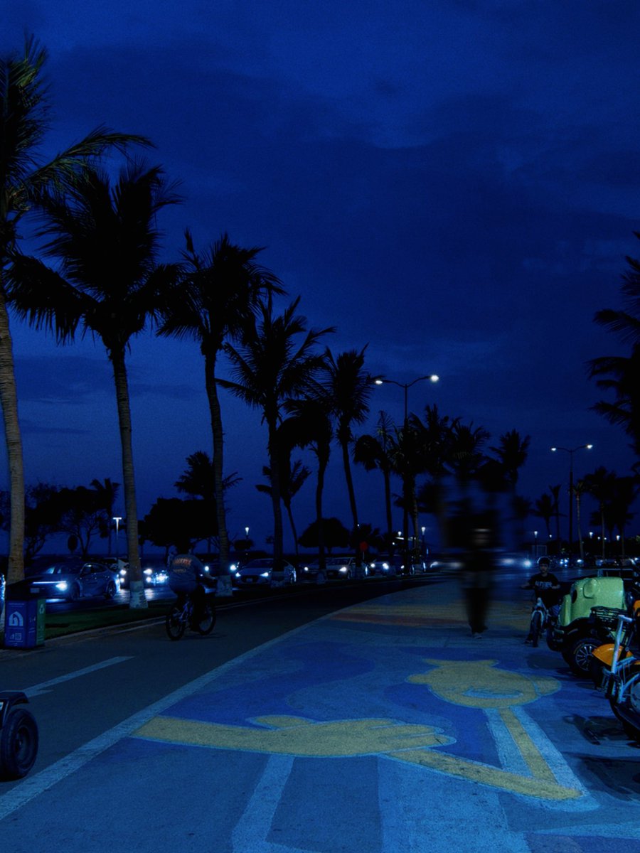 S_alessa2's tweet photo. عتمه و ضوء 💙 https://t.co/LoFHJWT7dE