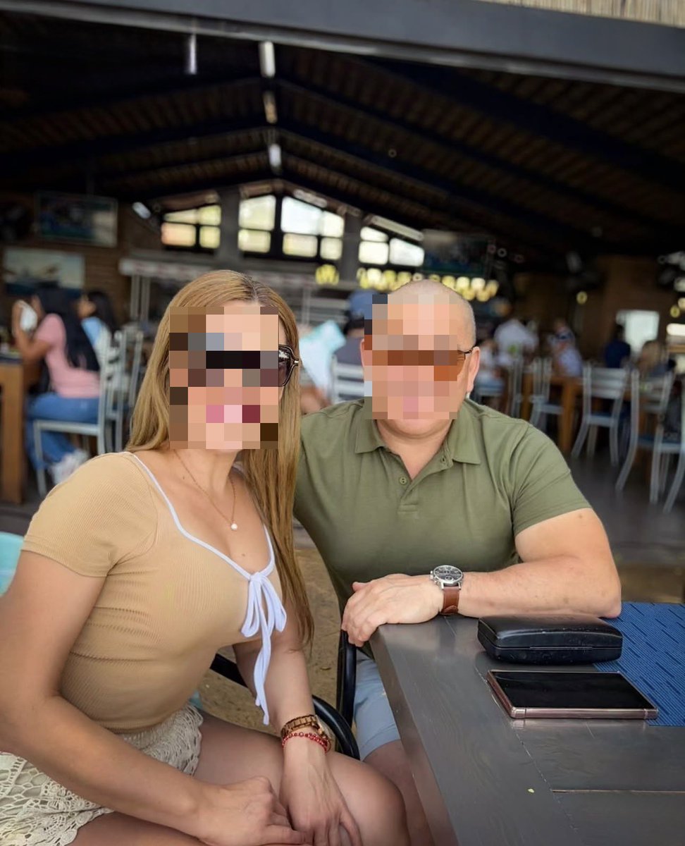 laloypatysw's tweet photo. Ustedes la voltearían a ver? Sean honestos. Me mata de curiosidad que piensan sobre ella https://t.co/GWzDVmSK5s