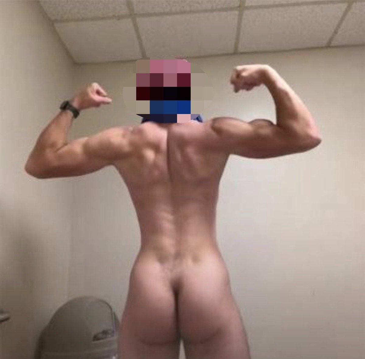 keylen04_'s tweet photo. Face. Ass. Dick and abs. Biceps and back. https://t.co/8URlg6i4UP