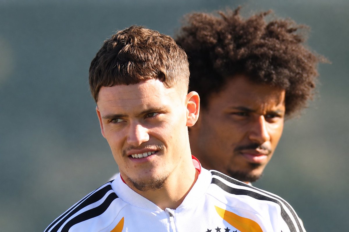 FlorianFocus's tweet photo. Wirtz isn't going to start today, as confirmed by Klopp, due to only arriving two days ago

I also doubt he gets any minutes, but if he does, I expect 10-15 minutes at most

Regardless we'll see Wirtz and Klopp share the same bench for the first time ever🤩 https://t.co/DtF2nrfPZ4