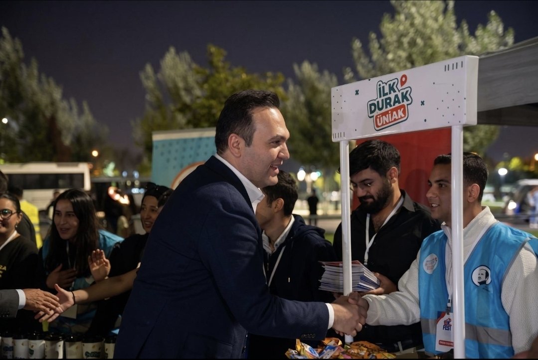 uniakkayseri's tweet photo. Bi’Fest Millet Bahçesi “Kampüse Hoş Geldin” standımızda Gençlik Kolları Başkanımız Yusuf İbiş, BB Başkanımız Memduh Büyükkılıç, İl Başkanımız Hüseyin Okandan ve İl Gençlik Kolları Başkanımız Kemal Yiğit Güler’i ağırladık. Destekleri için teşekkür ederiz.🇹🇷
​
#KampüseHoşGeldin https://t.co/AR3XKqedfq