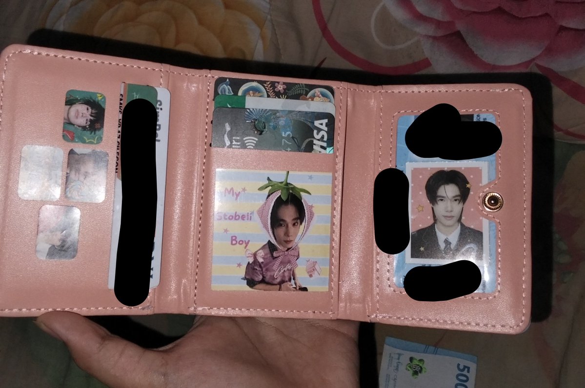 PHUWINGGG's tweet photo. @peacheriex meanwhile punya ku ada stiker dri kamu loh kakk https://t.co/BpsTcRJWYW