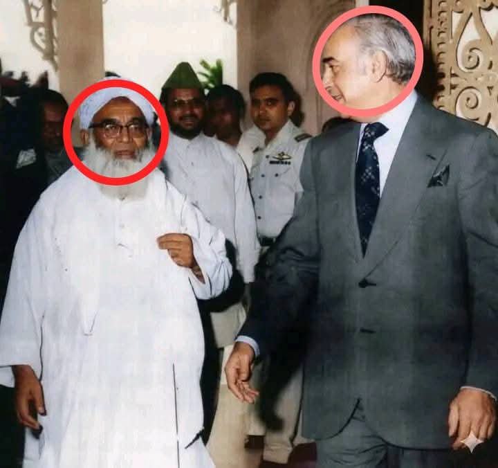 Hai_Dar313's tweet photo. اللہ تعالیٰ کروڑوں رحمتیں نازل فرمائے آپ کے مقبرے پر https://t.co/ZwQJK9XnhR