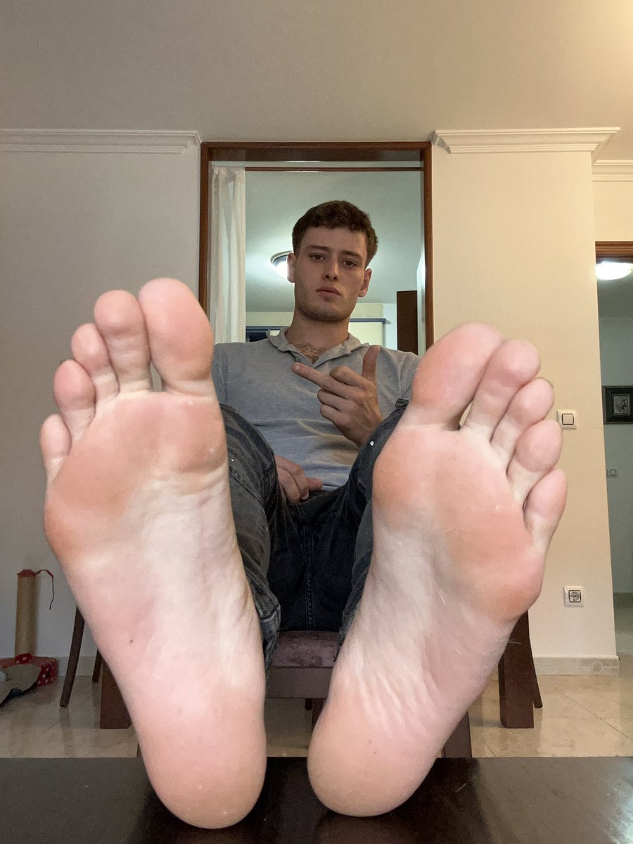 TheAlphaOtero's tweet photo. You are weak when you see me🤓
#bigfoot #findomslaves #paypig https://t.co/2PvxbqpWbN