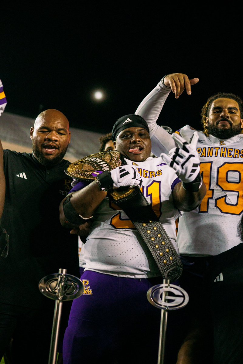 pvamufb_'s tweet photo. Another State Fair Classic for the books and trophy case 🏆

 Final Score 21-14

#FTF | #DOG | #PVAMUFootball | #Statefairclassic https://t.co/KmY6pKQHhb