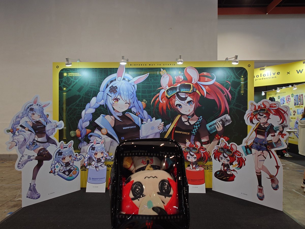 kuroinuyu_108's tweet photo. 參加了WirForce的hololivemeet，很高興再次見到了Bae及Kobo，相比2024的meet，這次的舞台雖然較小，但是離舞台更近，更有搖滾區的感覺。主持人反應也很快，而且知道我們想要甚麼，超有趣的。

拿到了菈米的扇子
超開心的~(*´∀`)~♥ https://t.co/ycazCVwyKZ