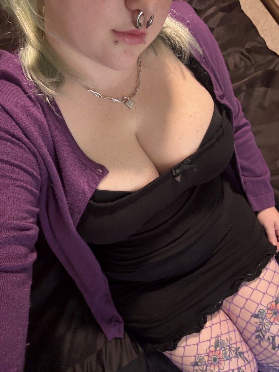 DELICI0USLYDEAD's tweet photo. Purple https://t.co/f3yjTLGCOe