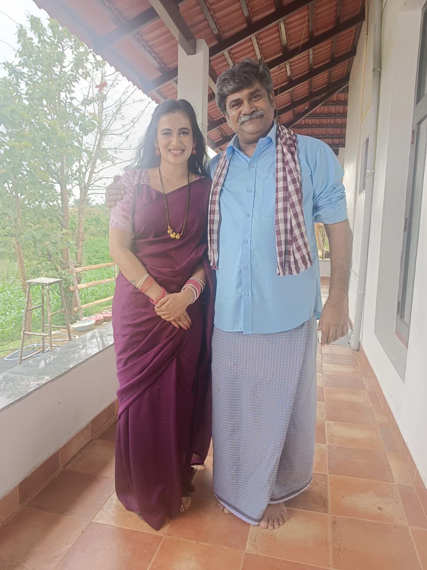LoyalYashFan's tweet photo. why is nobody talking about thapaswini poonaccha’s natural acting in #PremadaOorali ? ❤️🔥 https://t.co/PXXGpeYjo9