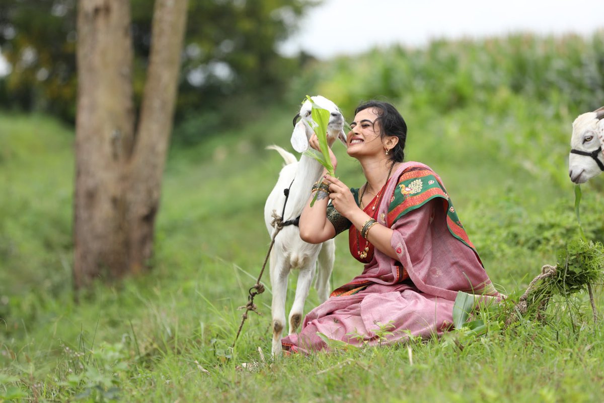 LoyalYashFan's tweet photo. why is nobody talking about thapaswini poonaccha’s natural acting in #PremadaOorali ? ❤️🔥 https://t.co/PXXGpeYjo9