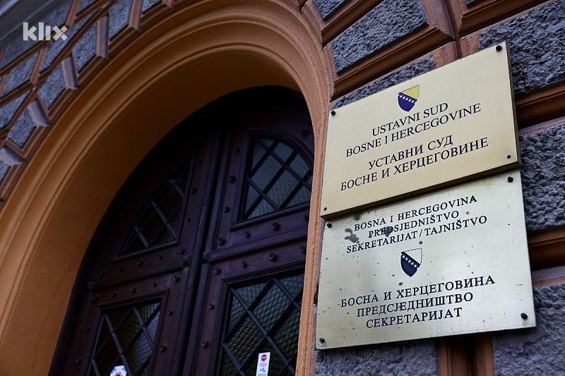 BOSNADANAS's tweet photo. 🇧🇦 Nova odluka Ustavnog suda BiH
Sud je 25. septembra osporio finansiranje određenih lobističkih aktivnosti povezanih s Republikom Srpskom.
Odluka dolazi samo sedam dana prije izbora.
#BiH #Bosna #RepublikaSrpska #Izbori2026 https://t.co/RuHyBAhAs5