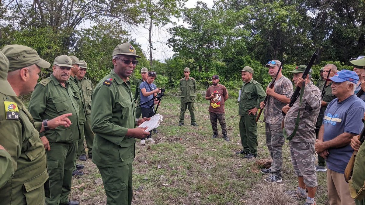 QueipoRuiz's tweet photo. #ResumenSemanalQR 2 del 21-27/9/2026 
Con #HonorHolguinero se desarrolló un fructífero día de la Defensa en todos los municipios de #Holguín. Las actividades centrales se desarrollaron en la Zona de Defensa de Retrete en el municipio de Banes. 
Con #Cuba Venceremos. https://t.co/weZzoePACZ