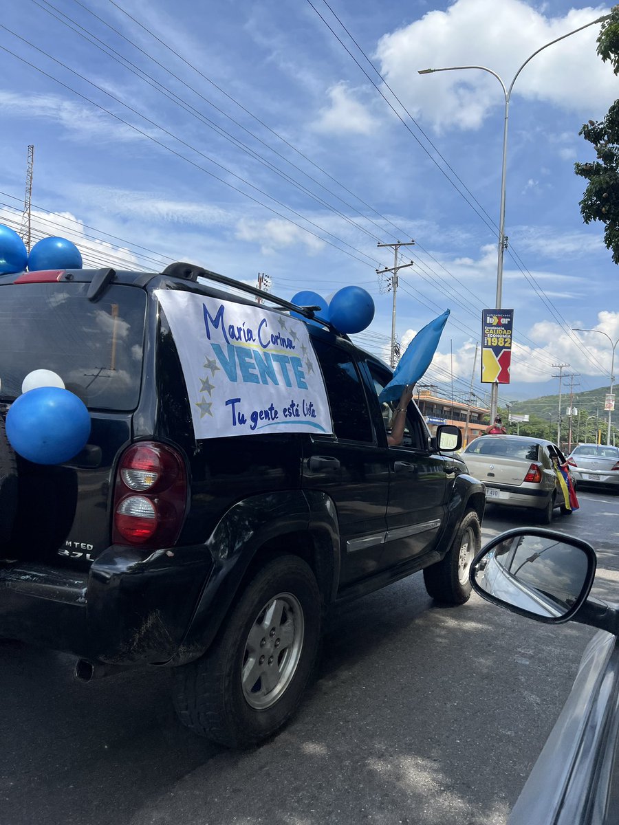 VenteAragua's tweet photo. ¡Aragua se activa en la Gran Rodada! 
EN VIVO desde la caravana que recorre parte del estado, preparados para recibir a nuestra María Corina Machado.
 ¡La energía se siente y el pueblo de Aragua está en la calle! 🇻🇪 #Aragua #GranRodada #MaríaCorina #HastaElFinal https://t.co/BYMf3lyezS