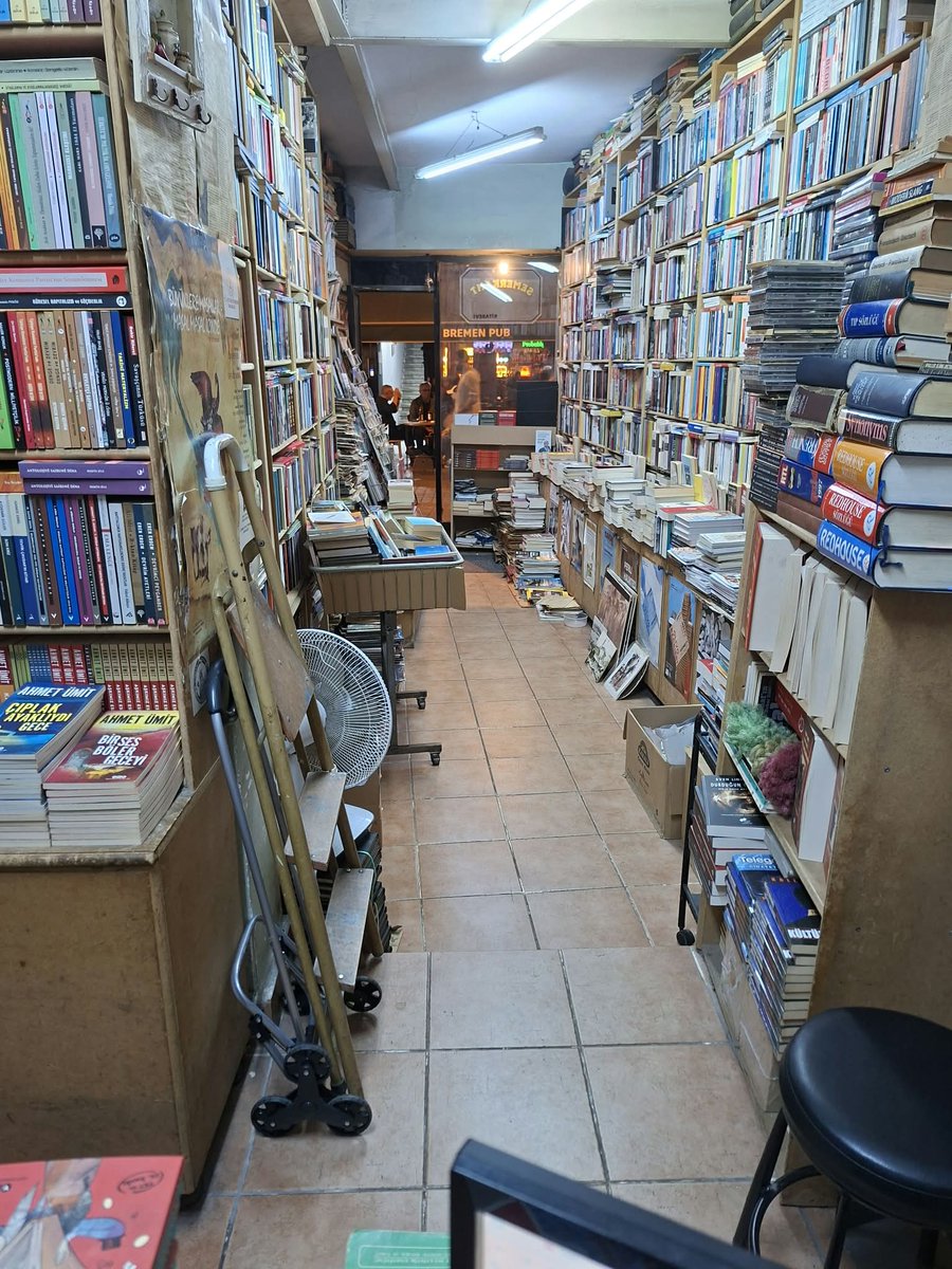 semerkantkemal's tweet photo. Semerkant Kitabevi 📚
#semerkantkitabevi #istiklalcaddesi #süslüsaksısokak #beyoğlu #taksim #istanbul #turkey #türkiye #kitapçıkemal #kitapçı #kitabevi #bookstore #bookshop https://t.co/VYWpp57fDm