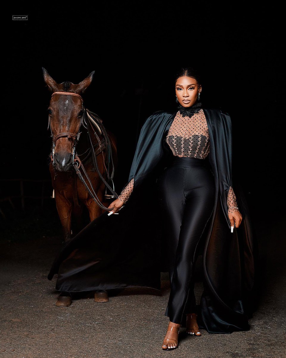 LindsyCira4h's tweet photo. Birthday portrait of @iamolttek. Outfit by @made4mecouture. Makeup by @amazingaprils. Nails by @ezzystyles_nails. Beauty by @_beauteebyveekey. https://t.co/k6ujUvnUpK