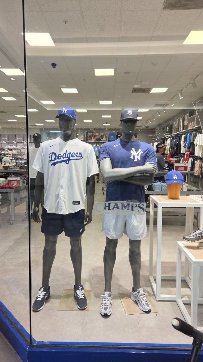 JoseLSoto21's tweet photo. @champssports know what's up, el WS que todos quieren https://t.co/jlSnxTi96M