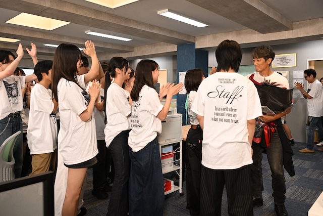 realsound_m's tweet photo. 反町隆史、『GTO』クランクアップ　「皆さんの心に少しでも残ってくれていたらうれしい」

https://t.co/F3R6Wx3tbb

#ドラマGTO #反町隆史 #生見愛瑠 https://t.co/GJYxPzh54l