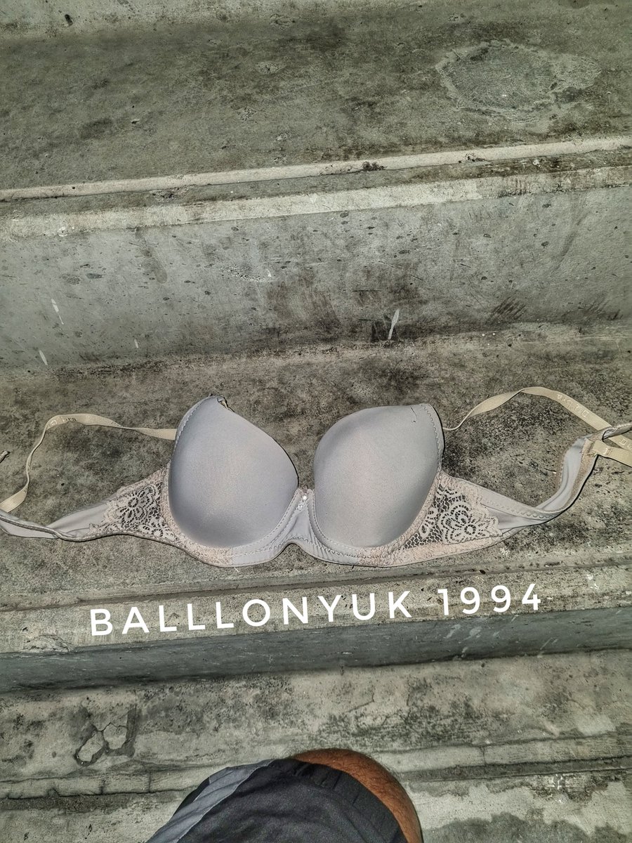 BalllonZ32322's tweet photo. เดินหากว่าจะเจอถูกใจ ดูแล้วเจ้าของมีอายุ ต้องคุณป้าแน่ๆ ขออนุญาตป้าผมยืมก่อนนะ ผมไม่ไหวแล้ว https://t.co/N4PkS9x8z3