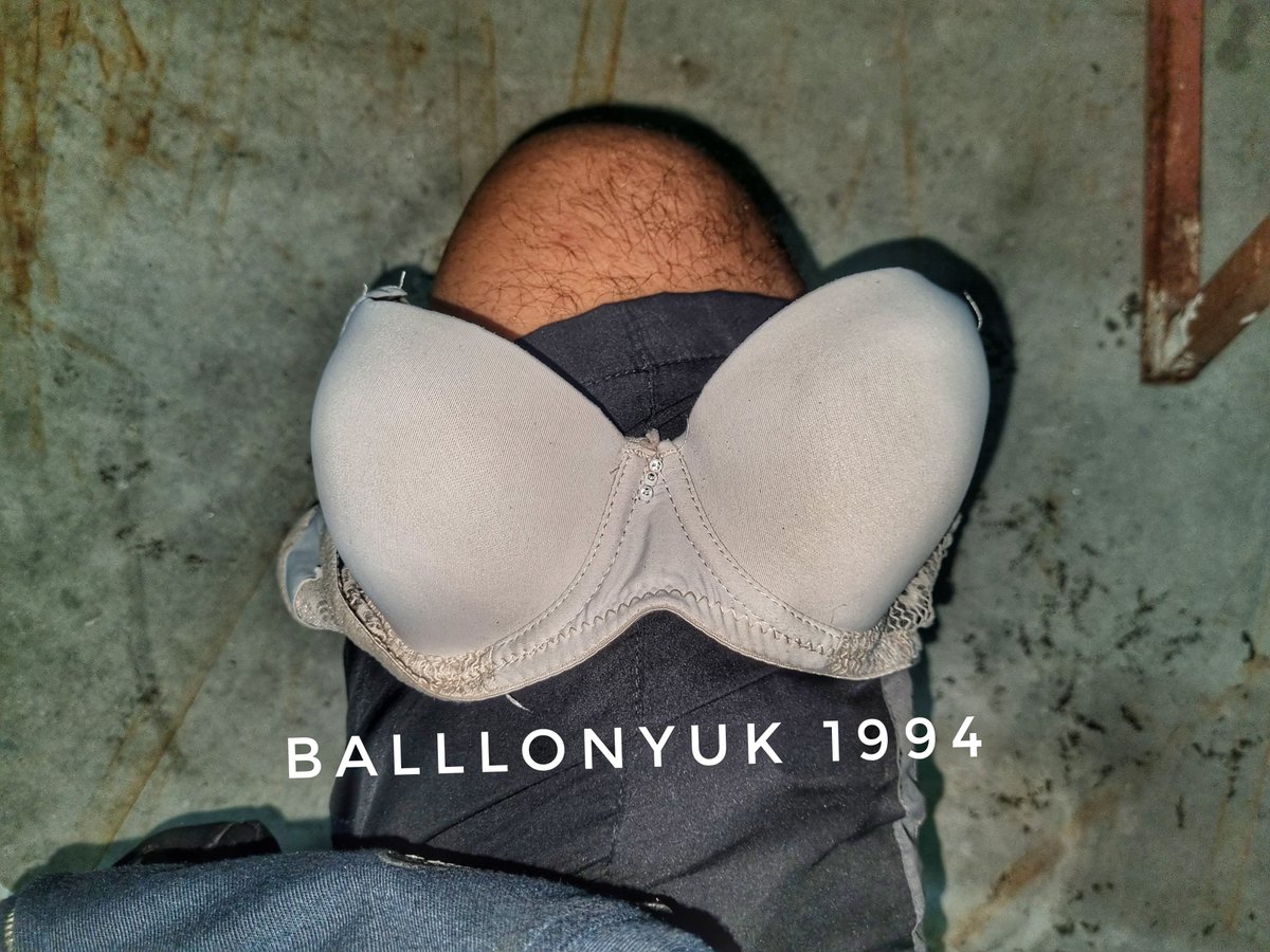 BalllonZ32322's tweet photo. เดินหากว่าจะเจอถูกใจ ดูแล้วเจ้าของมีอายุ ต้องคุณป้าแน่ๆ ขออนุญาตป้าผมยืมก่อนนะ ผมไม่ไหวแล้ว https://t.co/N4PkS9x8z3