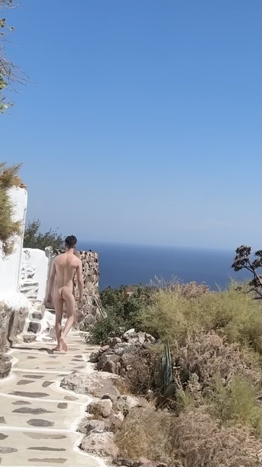 PaulBdx's tweet photo. Are you coming on vacation with me? #outdoor #exhib 🍑 https://t.co/QRDWDU3kuG