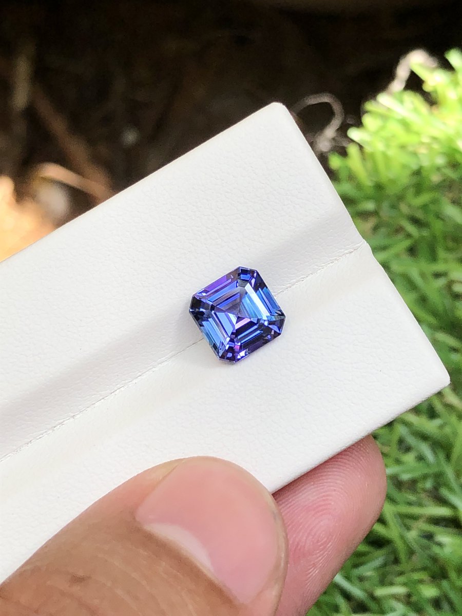 Tanzaniteusman's tweet photo. 天然タンザナイト アッシャーカット（バイオレットブルー）
マーメイドカラー🧜‍♀️💜💙
2.63ct | 7.94 × 7.89mm | ルーペクリーン
https://t.co/qj8KUnNsat https://t.co/V1l7Lnq2c7