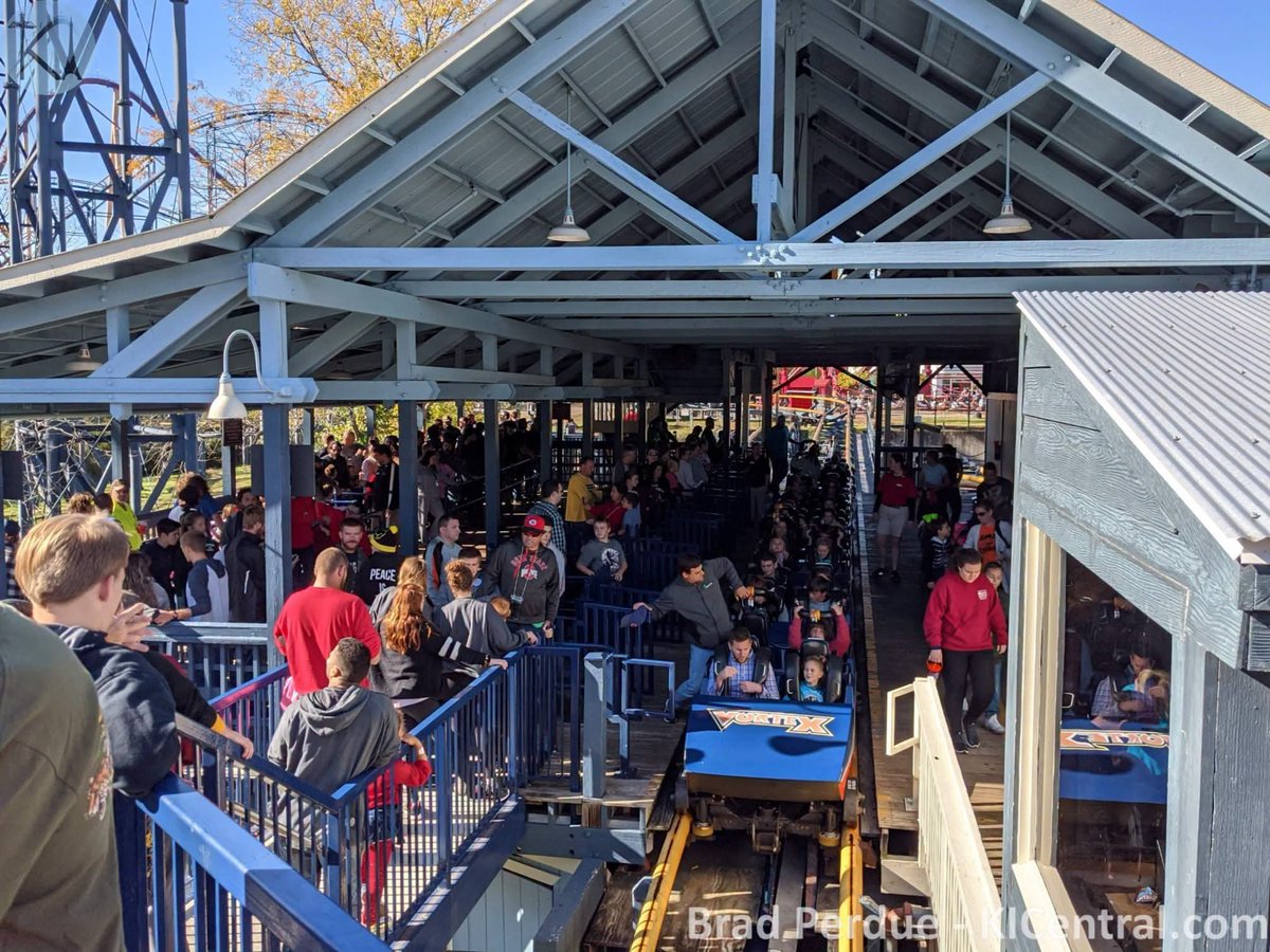 KICentral's tweet photo. On this date in KI history, September 27th, 2019, the park announced Vortex would be retired at the end of the season. Here is a pic on its last operating day, October 27th, 2019.
#KICentral #KingsIsland #coasters #rollercoasters #sixflags #amusenentparks #themepark #themeparks https://t.co/vhOT6lcLEc