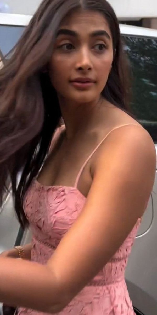 Poojahegdefanss's tweet photo. Pooja Hegde ❤️‍🔥 https://t.co/QfLUvAfBJE